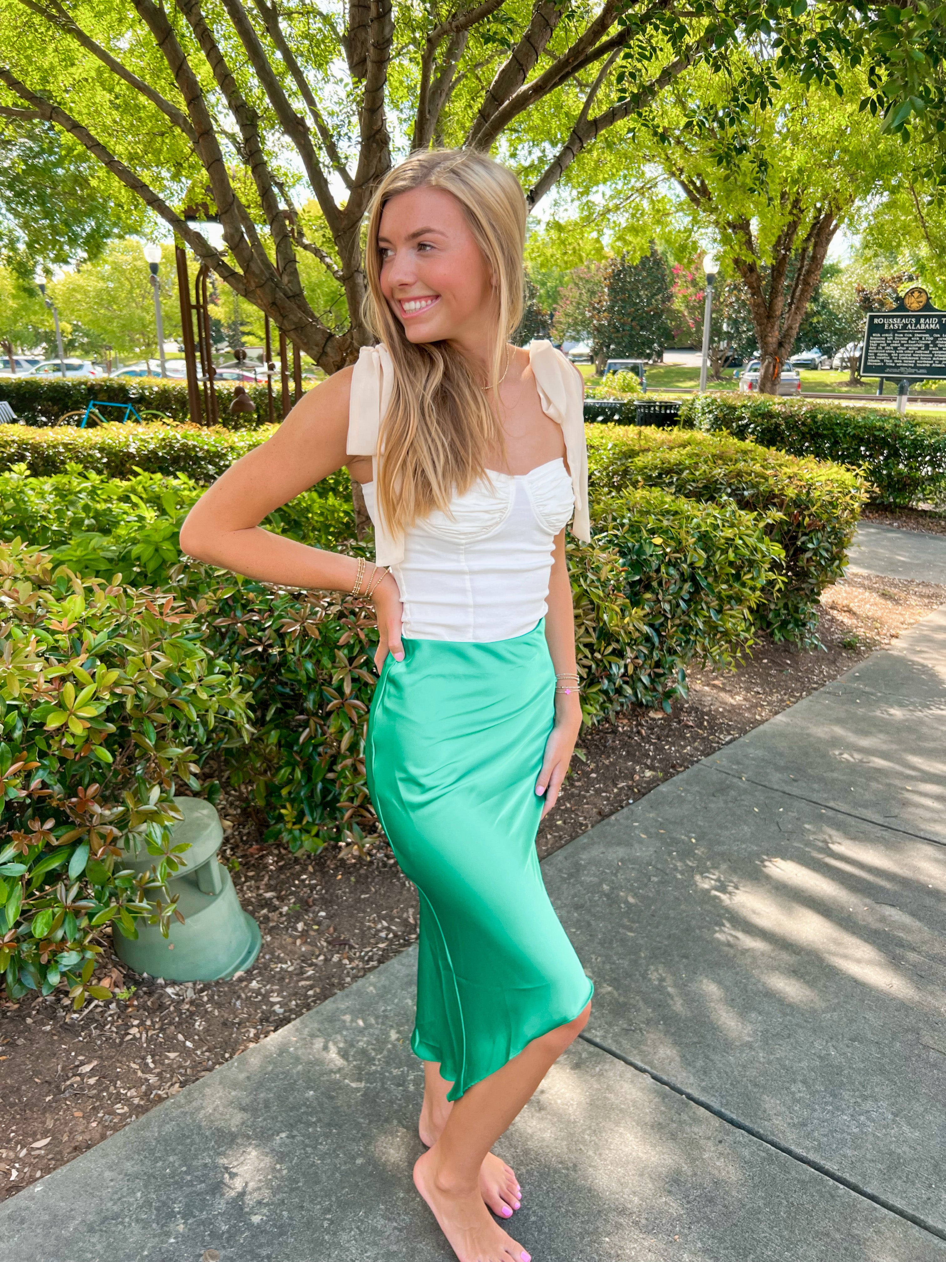 Kelly green outlet midi skirt